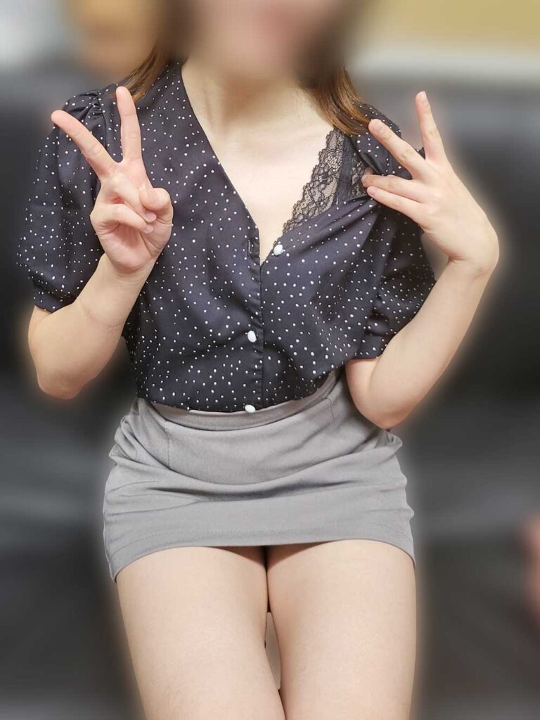 みさとさんブラ紐みせ